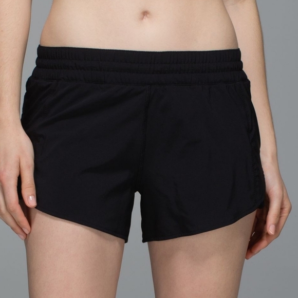 LULULEMON Pleat To Street Shorts Low Rise Black Pleated Side Size 2 - Picture 5 of 6